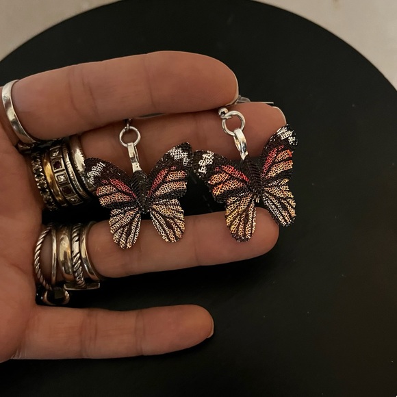 Dangly black and orange Monarch butterfly stainless steel post boho earrings - Picture 4 of 11